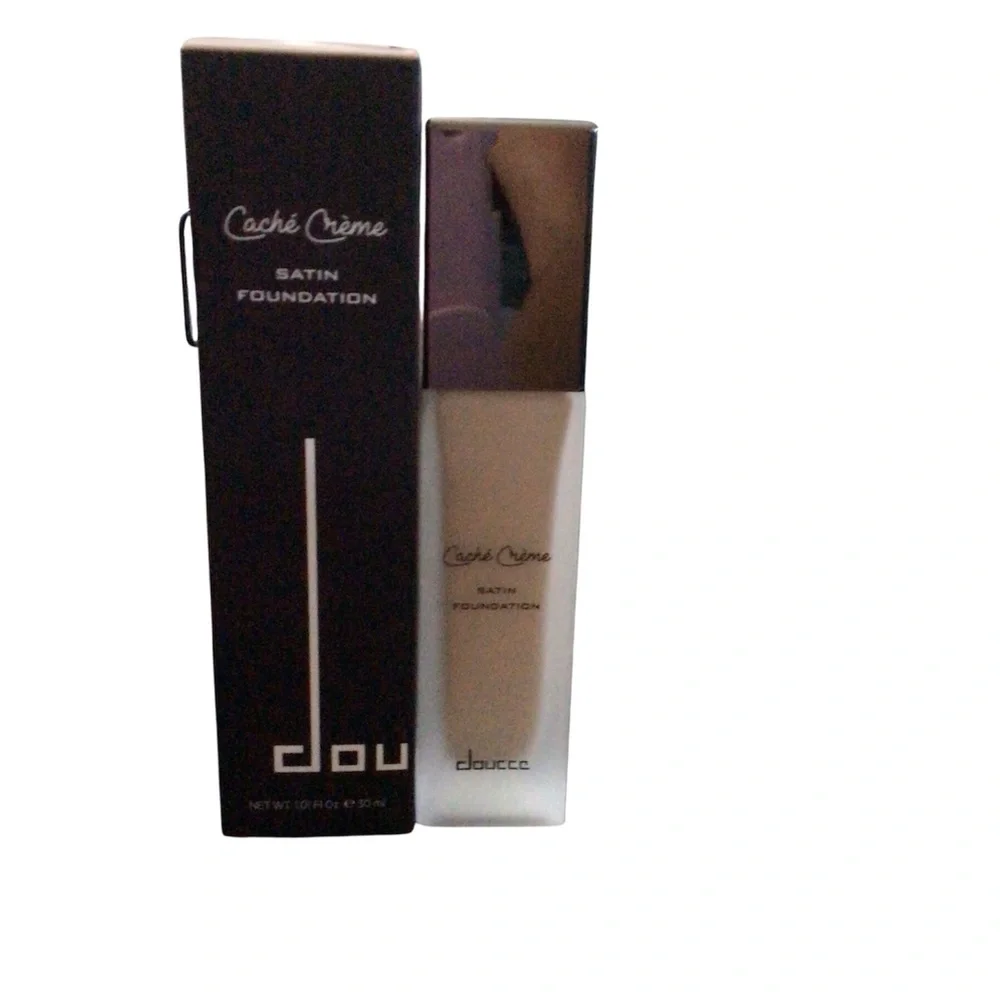 Doucce CACHÉ CRÈME SATIN FOUNDATION Shade NM5 neutral with medium undertone NIB